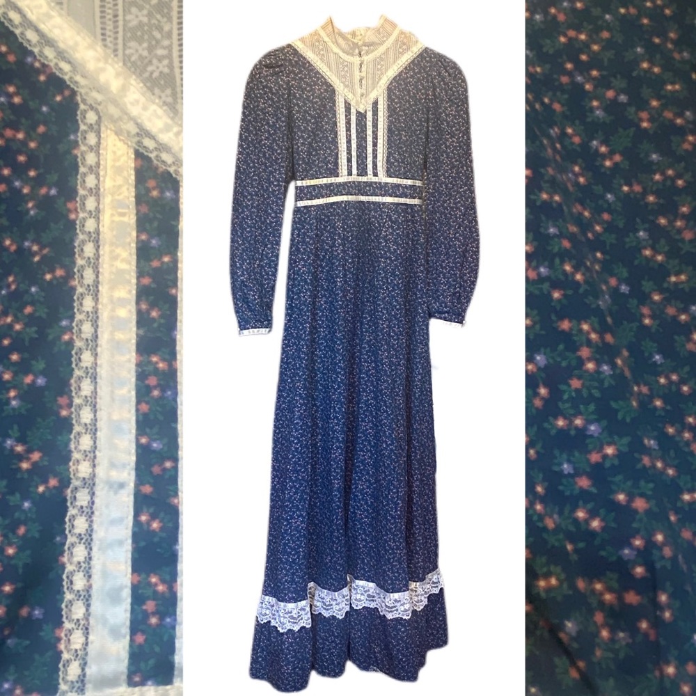 Sweet little Gunne Sax with lace and ribbon details and decorative buttons.